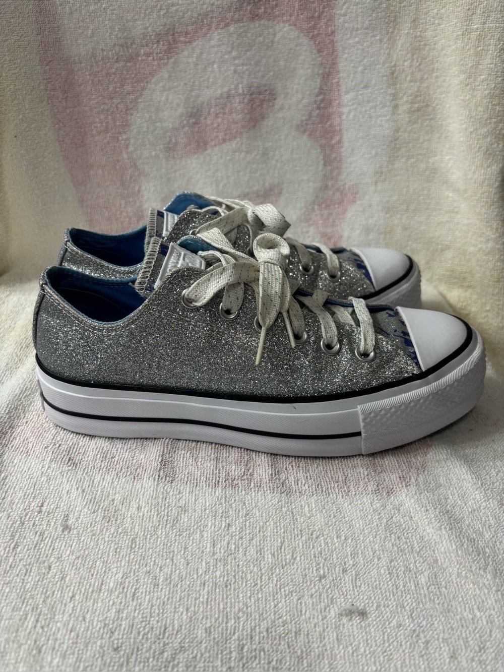 Converse CTAS Lift
Ox - Hybrid Shine Platform 
Silver/Blue/White Women’s Sz 8
